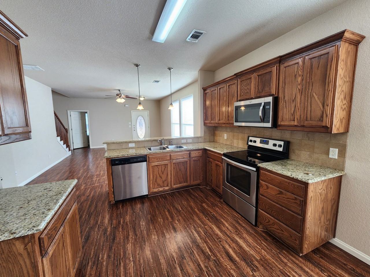 1024 Winscott Rd - Photo 7 of 26