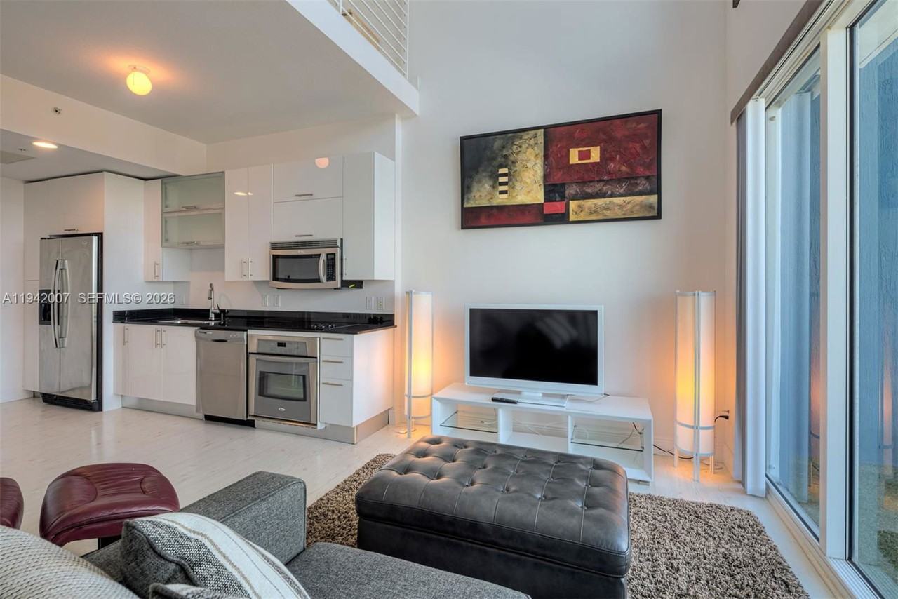 60 Sw 13th St #4211 - Photo 4 of 8