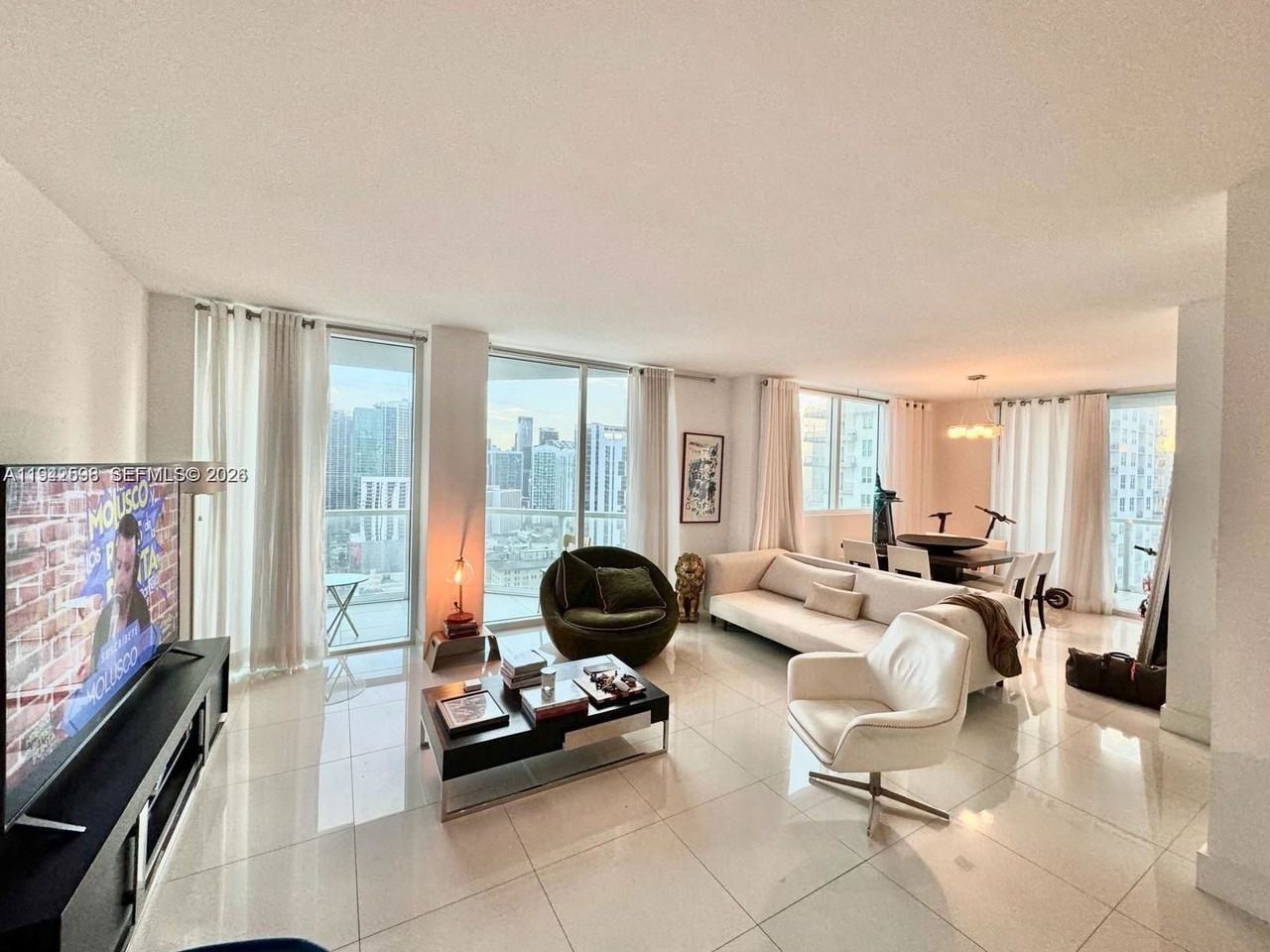 253 Ne 2nd St #3308 - Photo 2 of 8