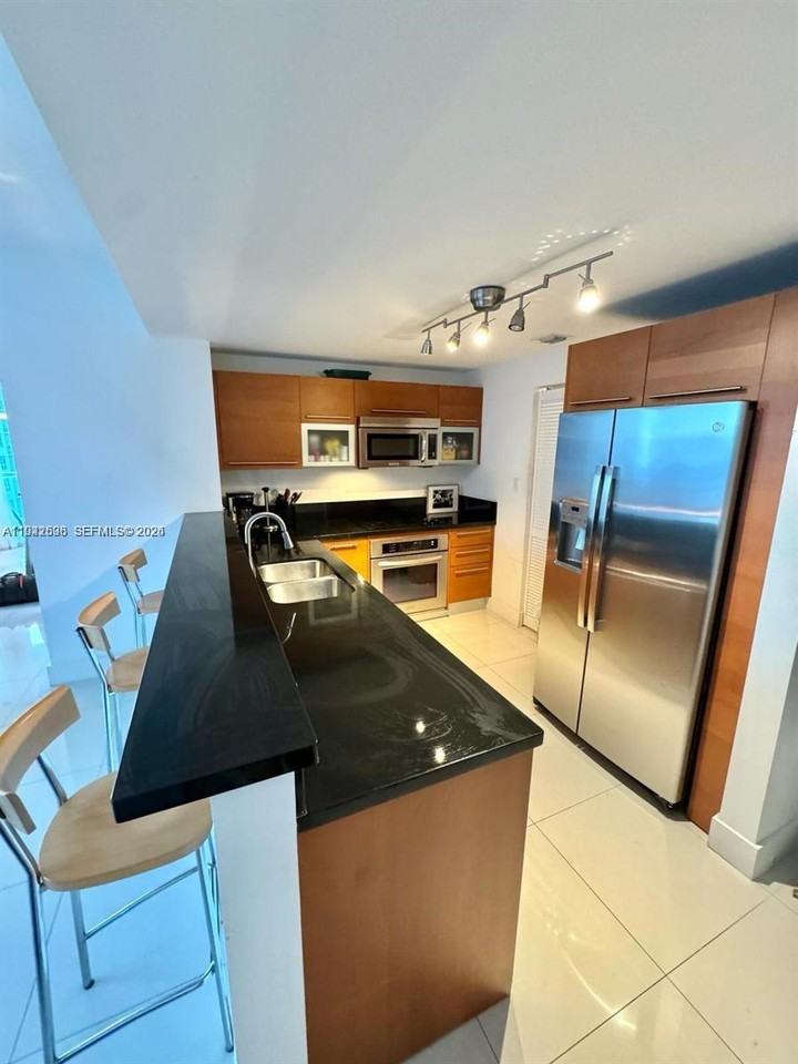 253 Ne 2nd St #3308 - Photo 4 of 8