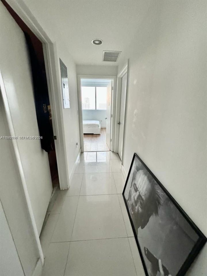 253 Ne 2nd St #3308 - Photo 7 of 8