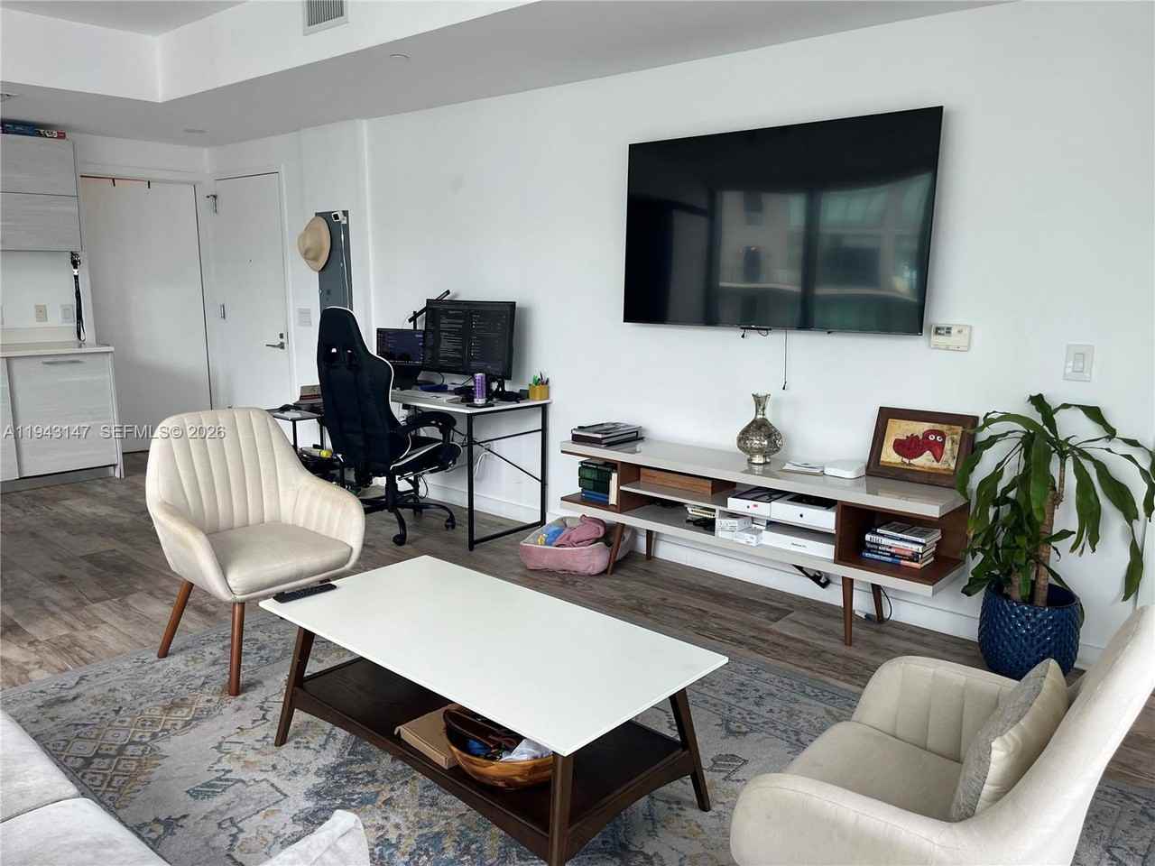 650 Ne 32nd St #608 - Photo 6 of 8