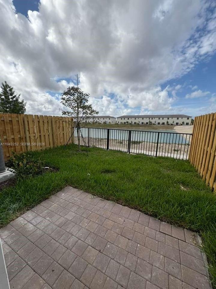 2708 Se 26th Ave - Photo 2 of 8