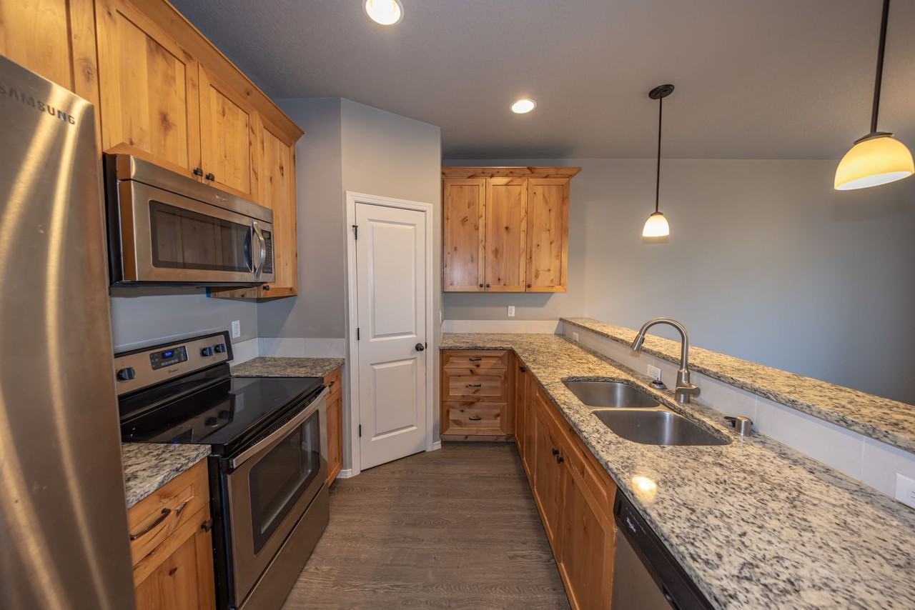 13706 Ne 64th Cir - Photo 2 of 16