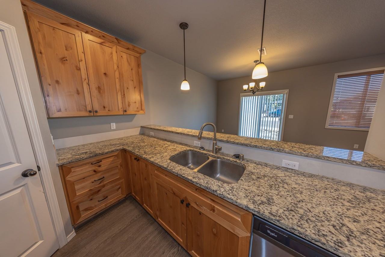 13706 Ne 64th Cir - Photo 3 of 16