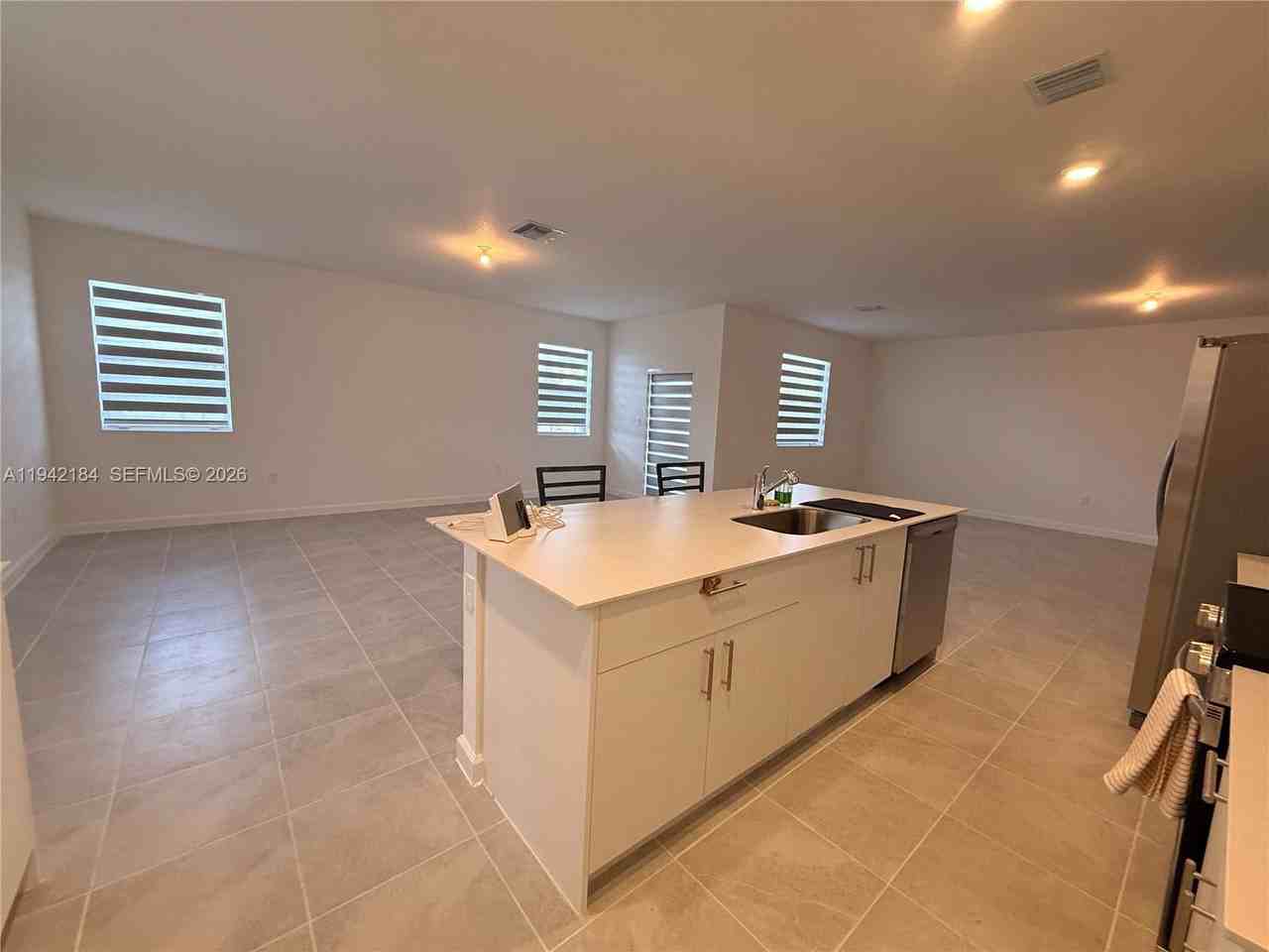 2954 Se 23rd Ave - Photo 2 of 8