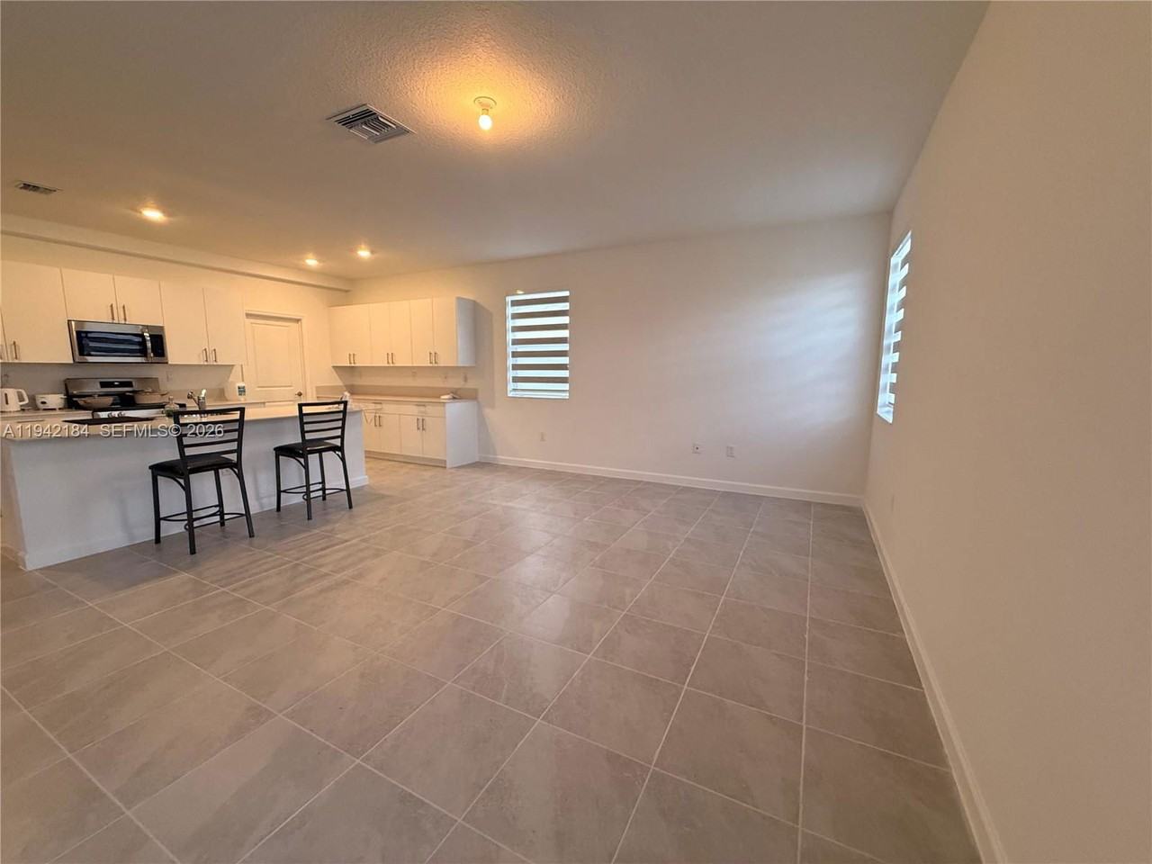 2954 Se 23rd Ave - Photo 6 of 8