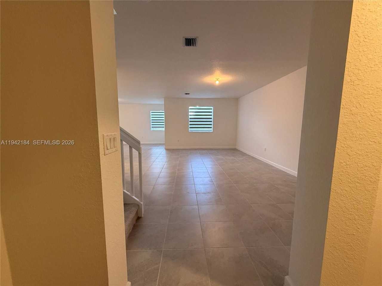 2954 Se 23rd Ave - Photo 7 of 8