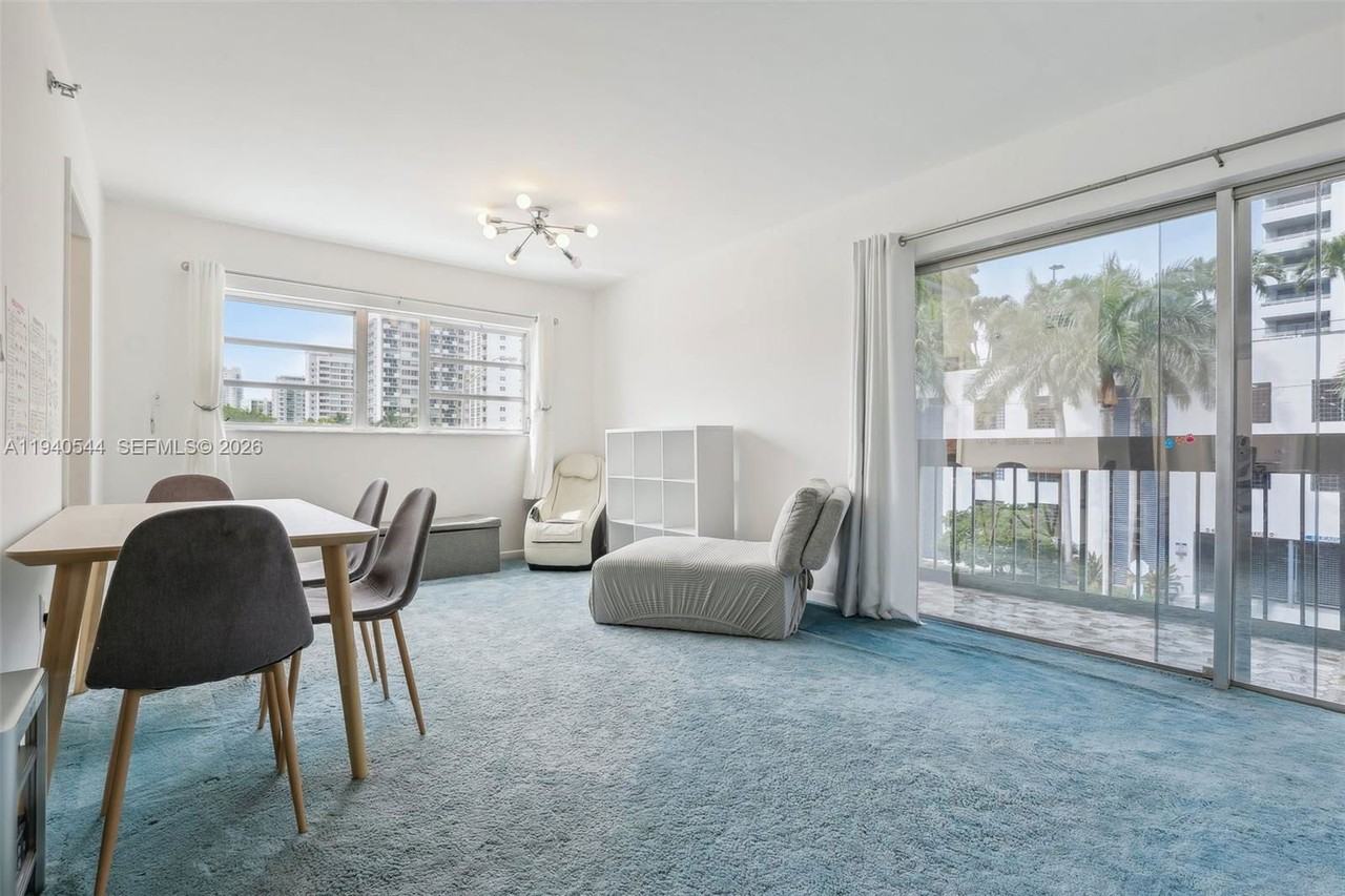 1345 West Ave #304 - Photo 4 of 8