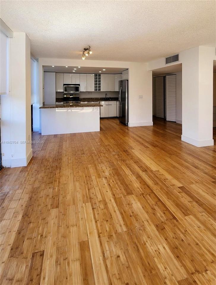 600 Ne 36th St #821 - Photo 2 of 7