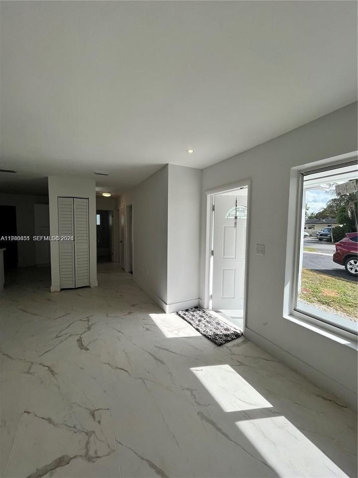 971 Nw 200th Ter - Photo 6 of 8