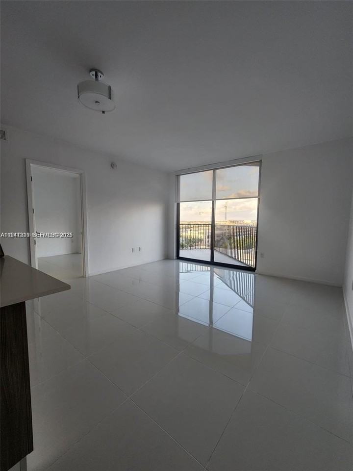 5300 Nw 85th Ave #909 - Photo 4 of 8