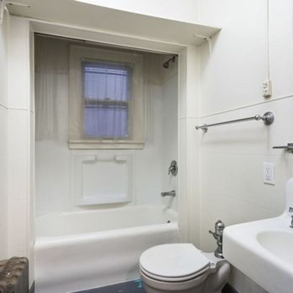 MAYFAIR APARTMENTS (MAYF01) - Photo 2 of 12