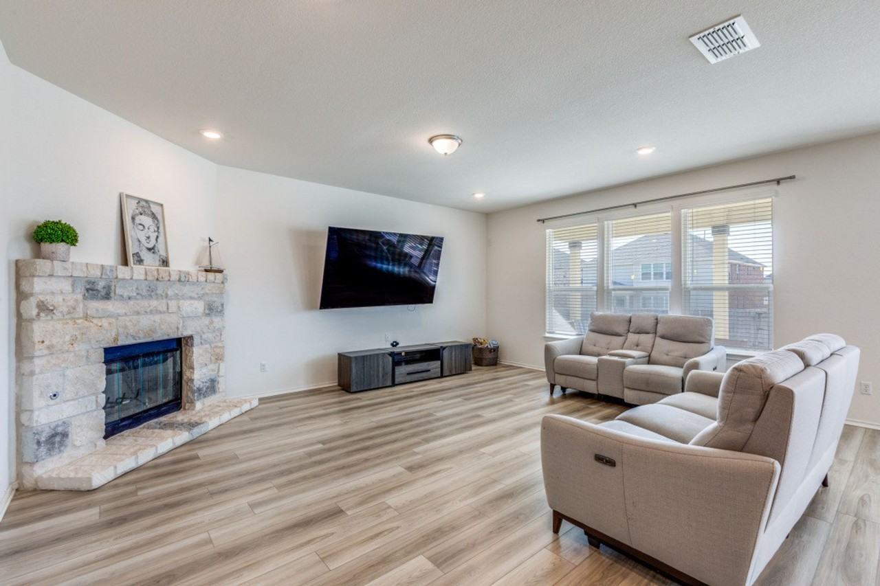 4638 Teverola Dr - Photo 3 of 15