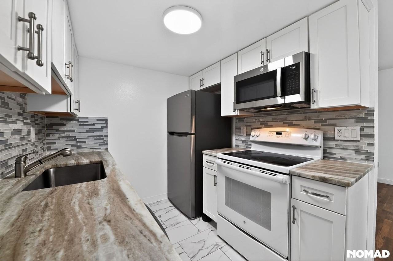 747 W Cleveland Cir - Photo 2 of 28