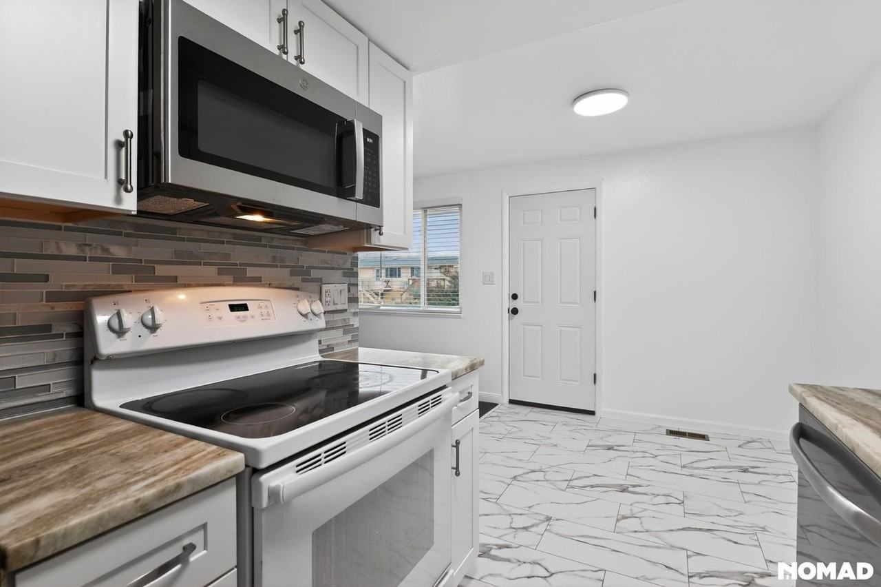 747 W Cleveland Cir - Photo 3 of 28