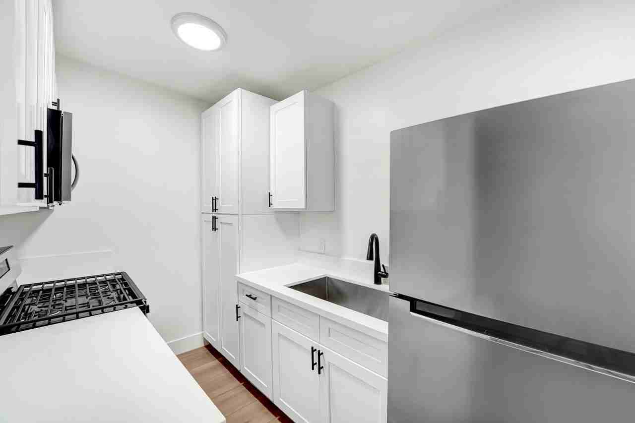 1115 Fedora St #6 - Photo 3 of 10