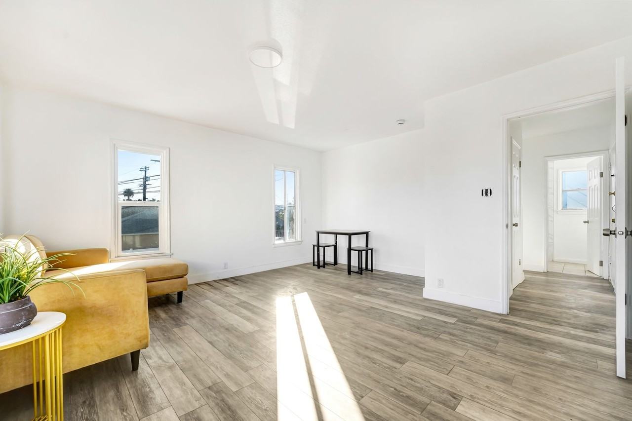 2529 Hauser Blvd - Photo 3 of 10