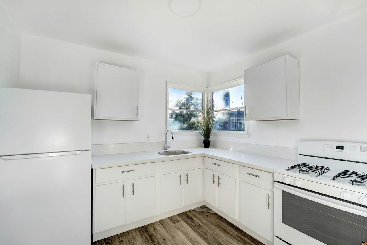 2529 Hauser Blvd - Photo 5 of 10