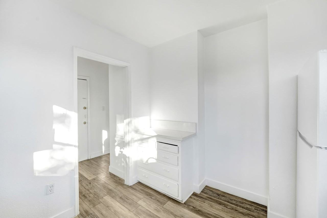 2529 Hauser Blvd - Photo 7 of 10