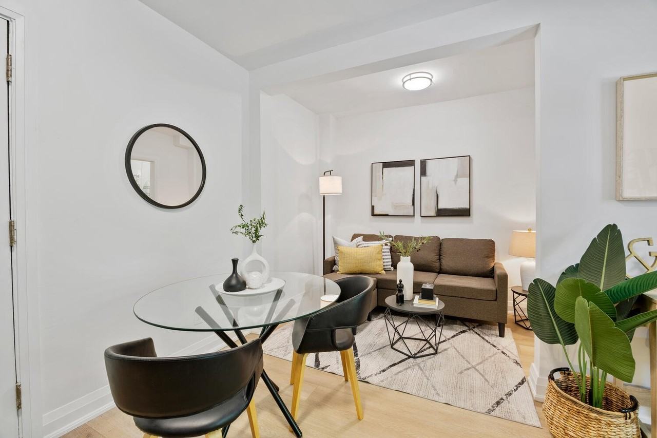 134 Carlton St - Photo 3 of 8