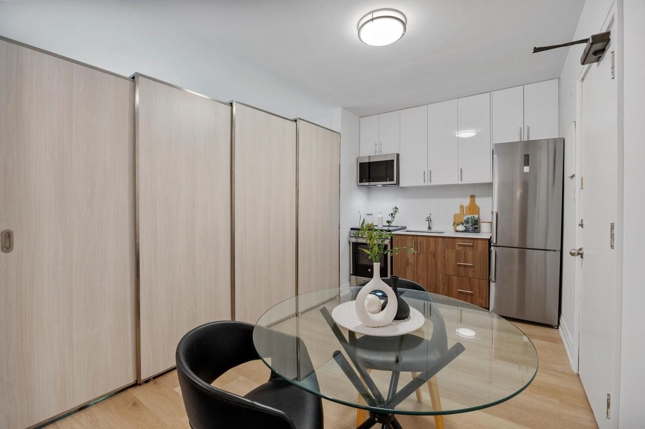 134 Carlton St - Photo 5 of 8