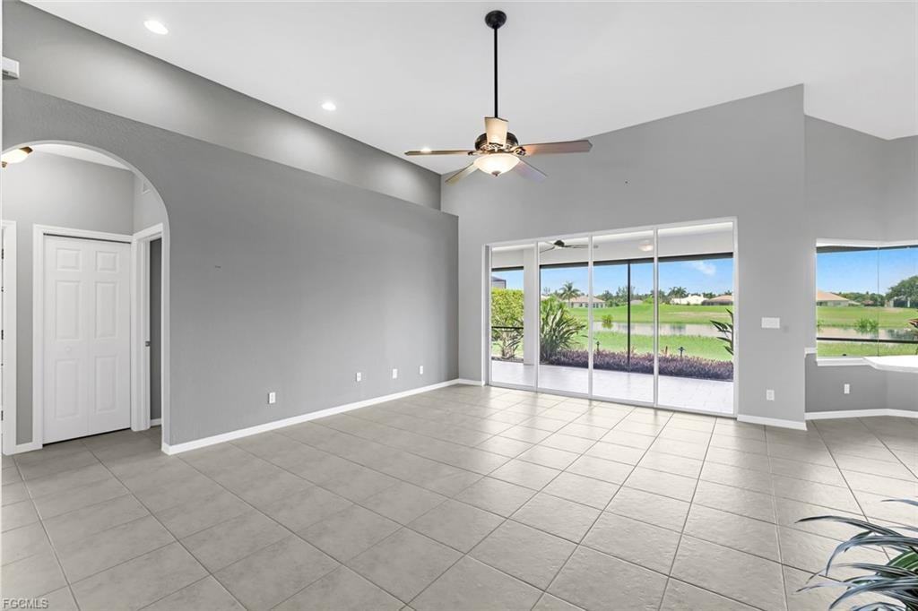 18025 Greenwood Dr - Photo 3 of 8