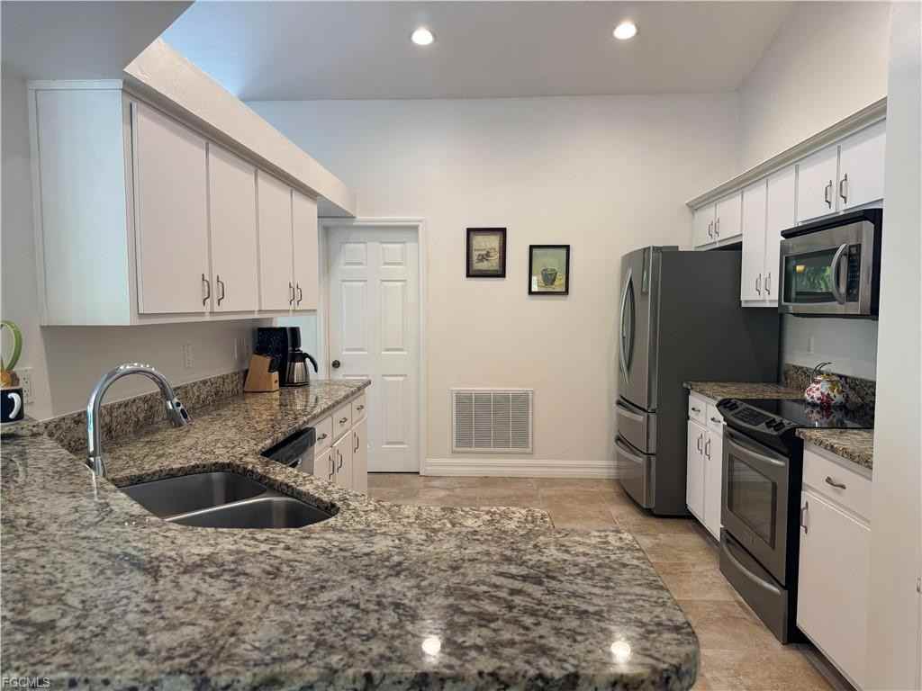 911 Se 21st Ln - Photo 3 of 8