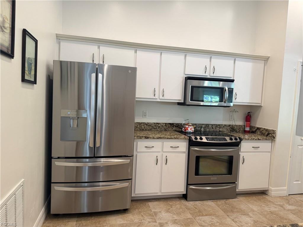 911 Se 21st Ln - Photo 4 of 8