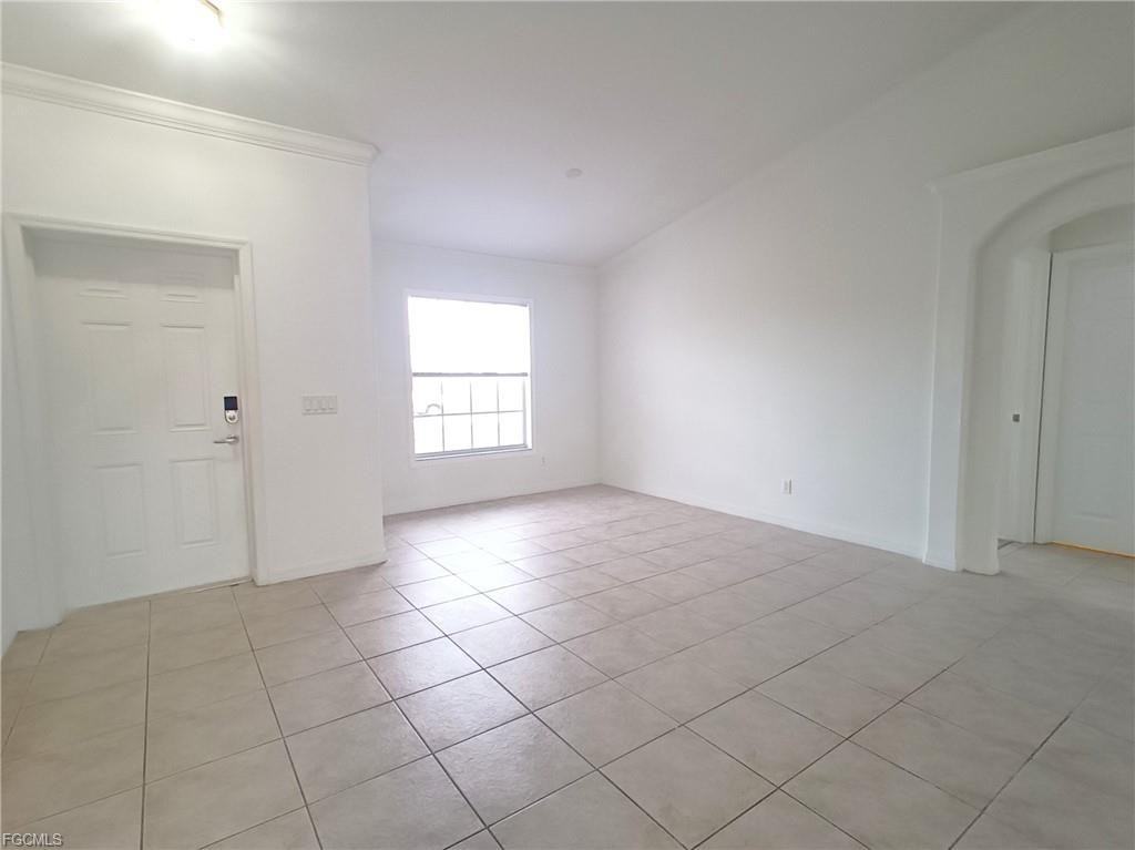 1316 Ne 20th Ave - Photo 3 of 8