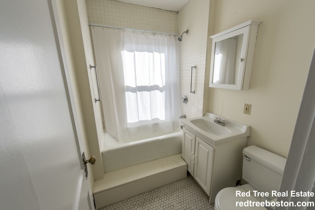 1200 Massachusetts Ave #B1 - Photo 4 of 6