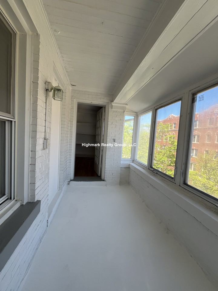 7462 N Greenview Ave #4 - Photo 2 of 24