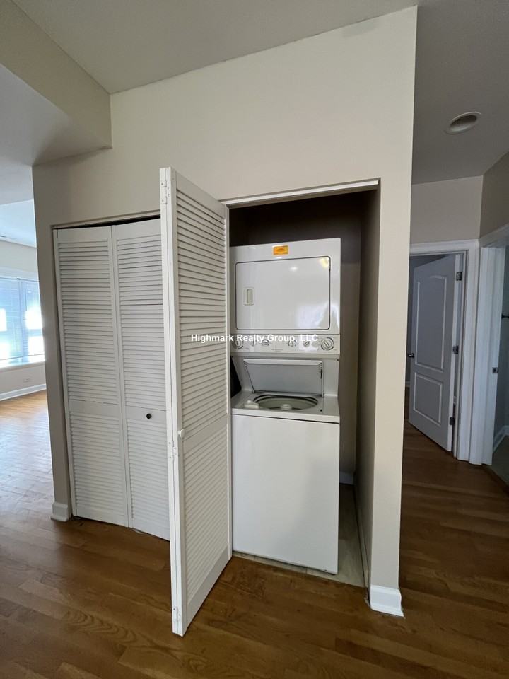 7462 N Greenview Ave #4 - Photo 5 of 24