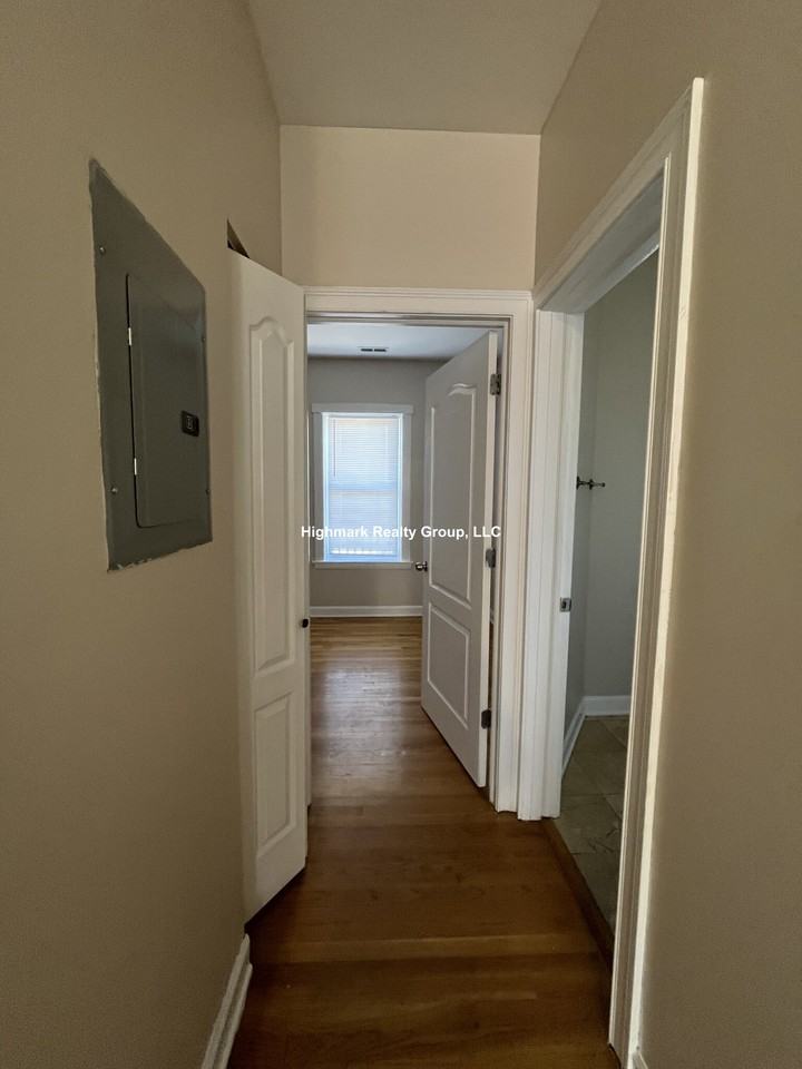 7462 N Greenview Ave #4 - Photo 6 of 24