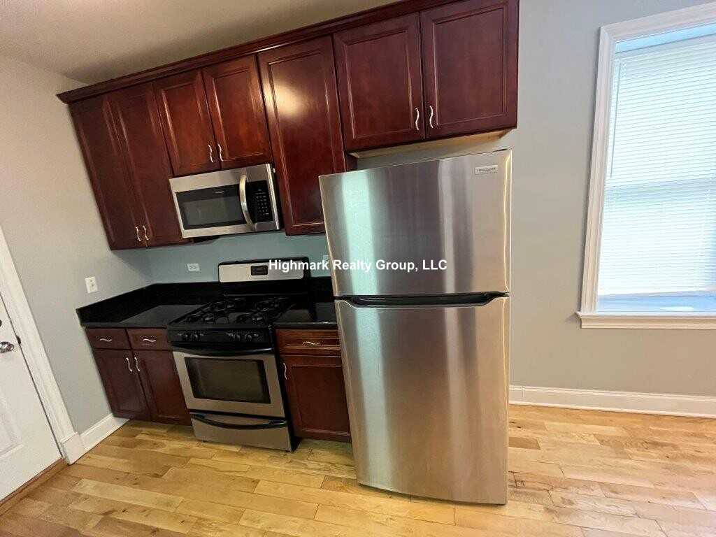 4558 W George St #A2 - Photo 4 of 9