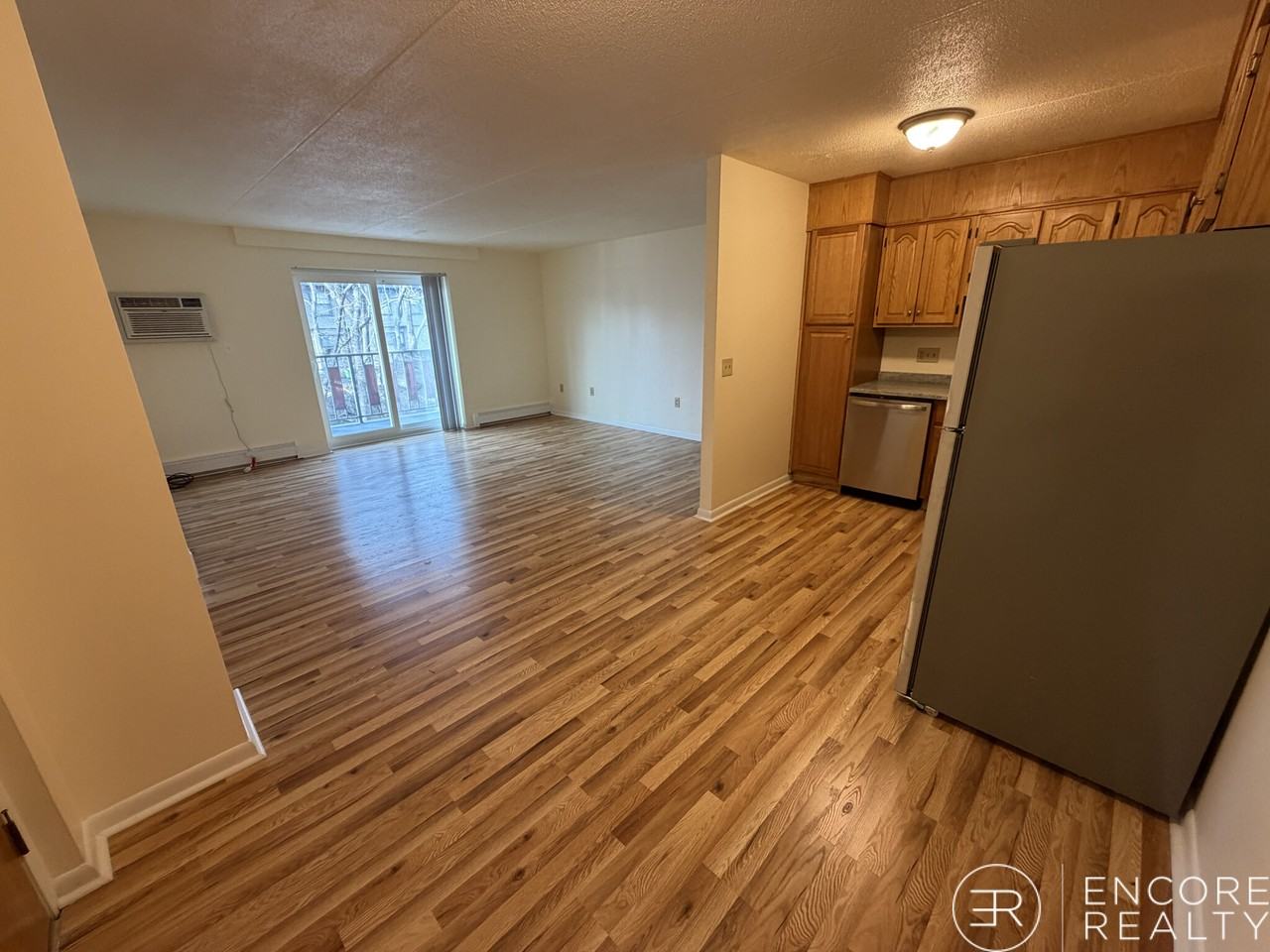 96 Sutherland Rd #12 - Photo 2 of 10