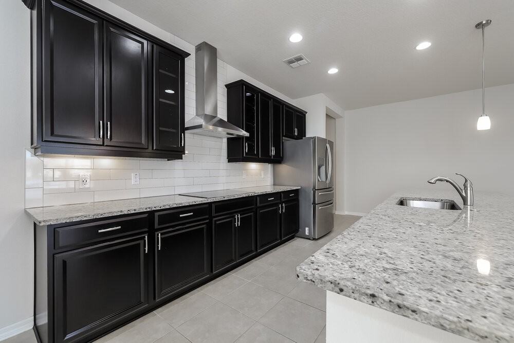 1841 Henley St - Photo 4 of 16