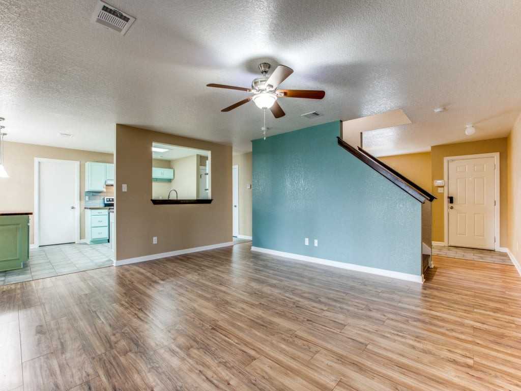 123 Clover Crk - Photo 3 of 13