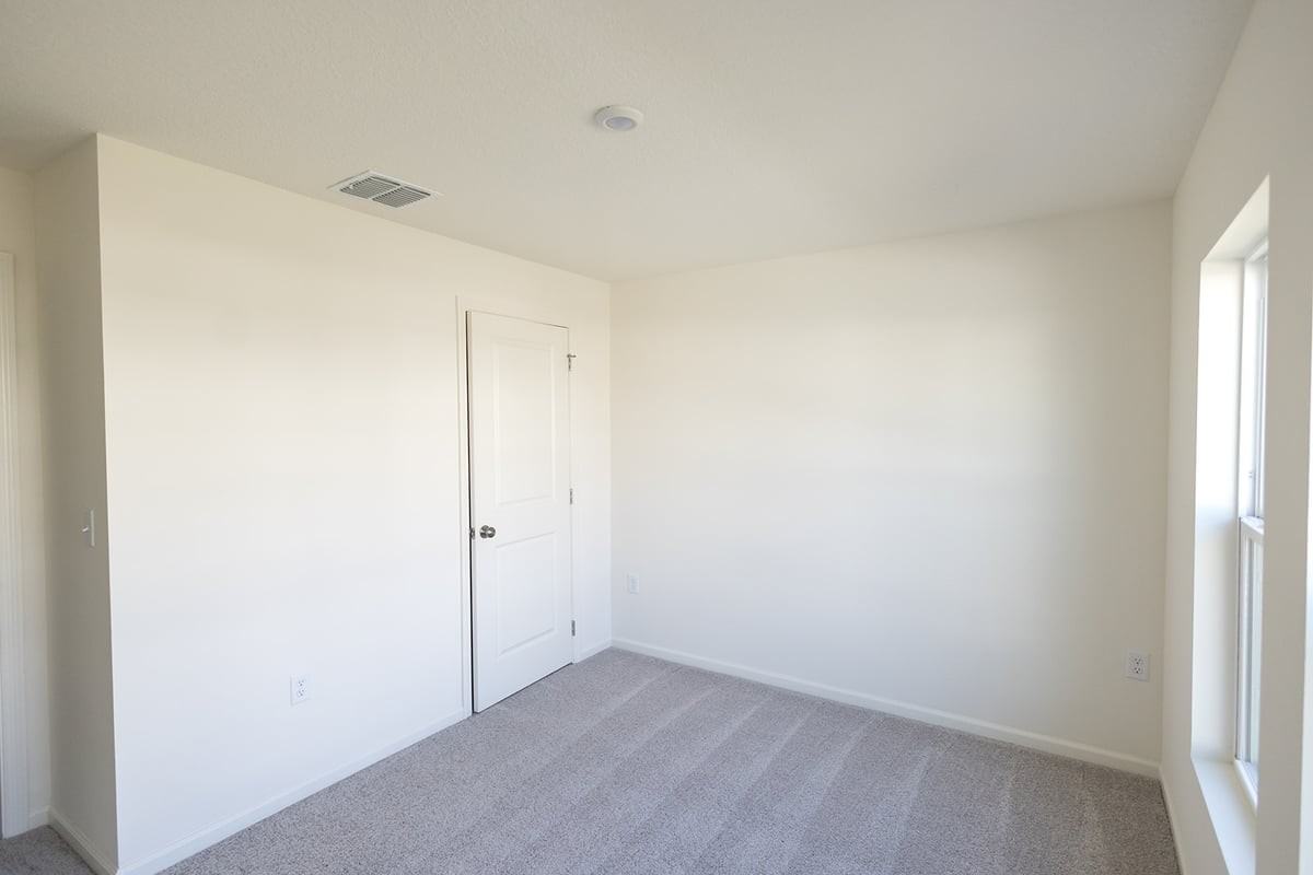 664 Hillview Loop - Photo 4 of 18