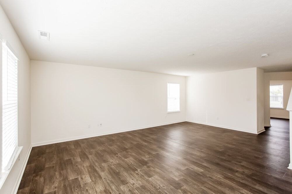 8035 Pavilion Ct - Photo 6 of 17