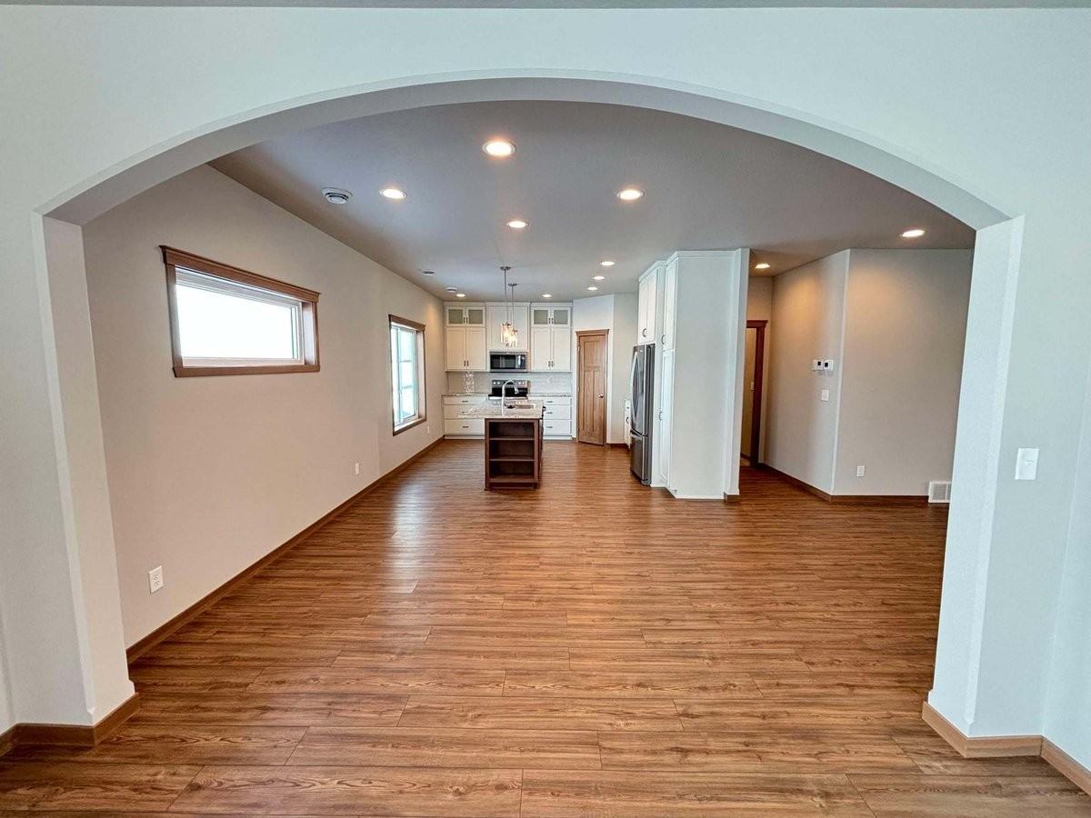 1608 6th Ave Ne - Photo 4 of 35