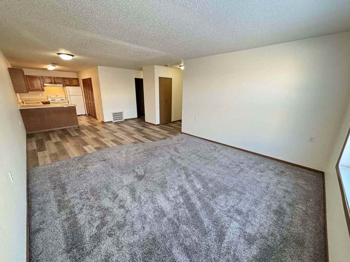 425 22nd St E #B - Photo 2 of 6