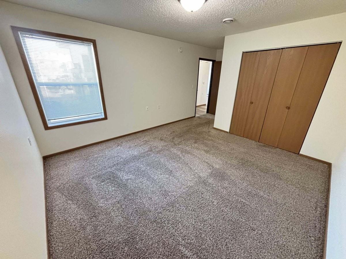 425 22nd St E #B - Photo 5 of 6