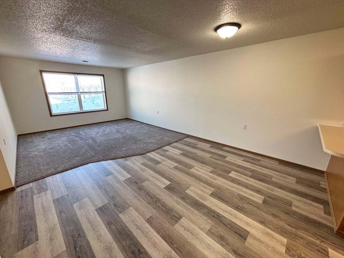 425 22nd St E #B - Photo 6 of 6