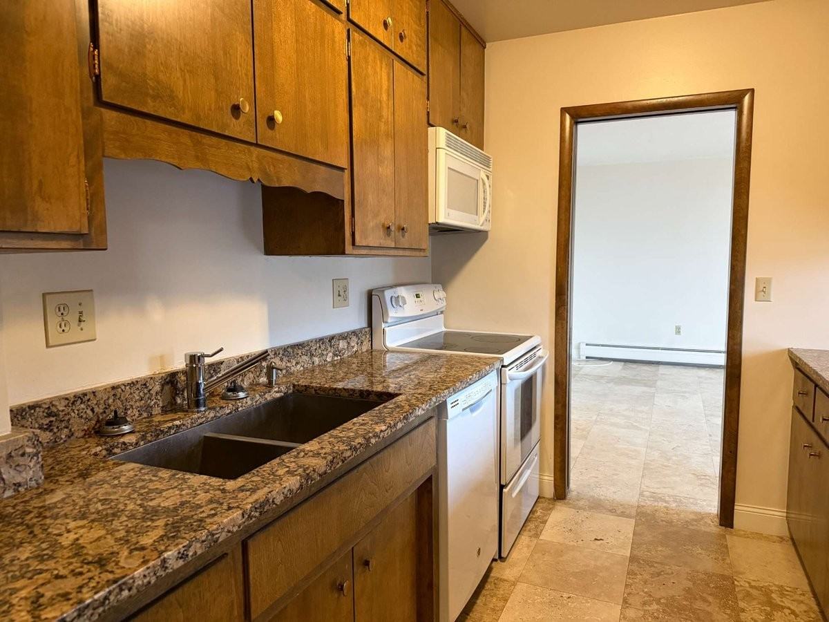 501 7th St S #604 - Photo 6 of 16