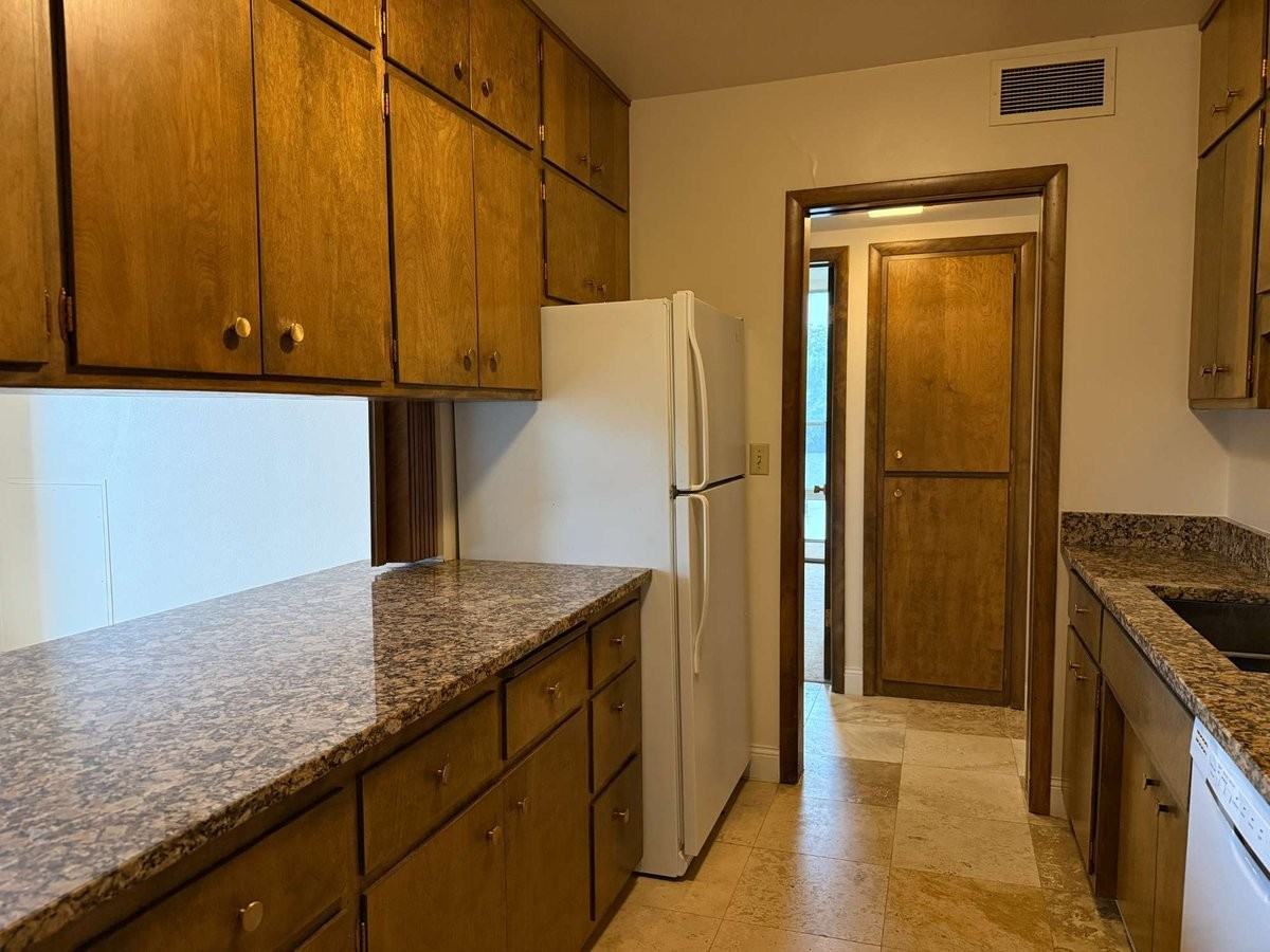 501 7th St S #604 - Photo 7 of 16