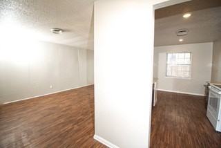 Sleezer - 4710 - Photo 3 of 16