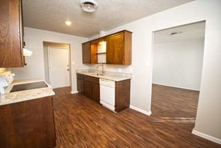 Sleezer - 4710 - Photo 6 of 16