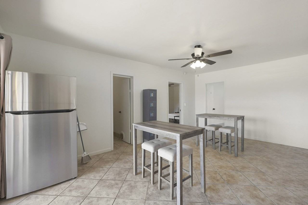 W Linda Ln - Photo 2 of 17