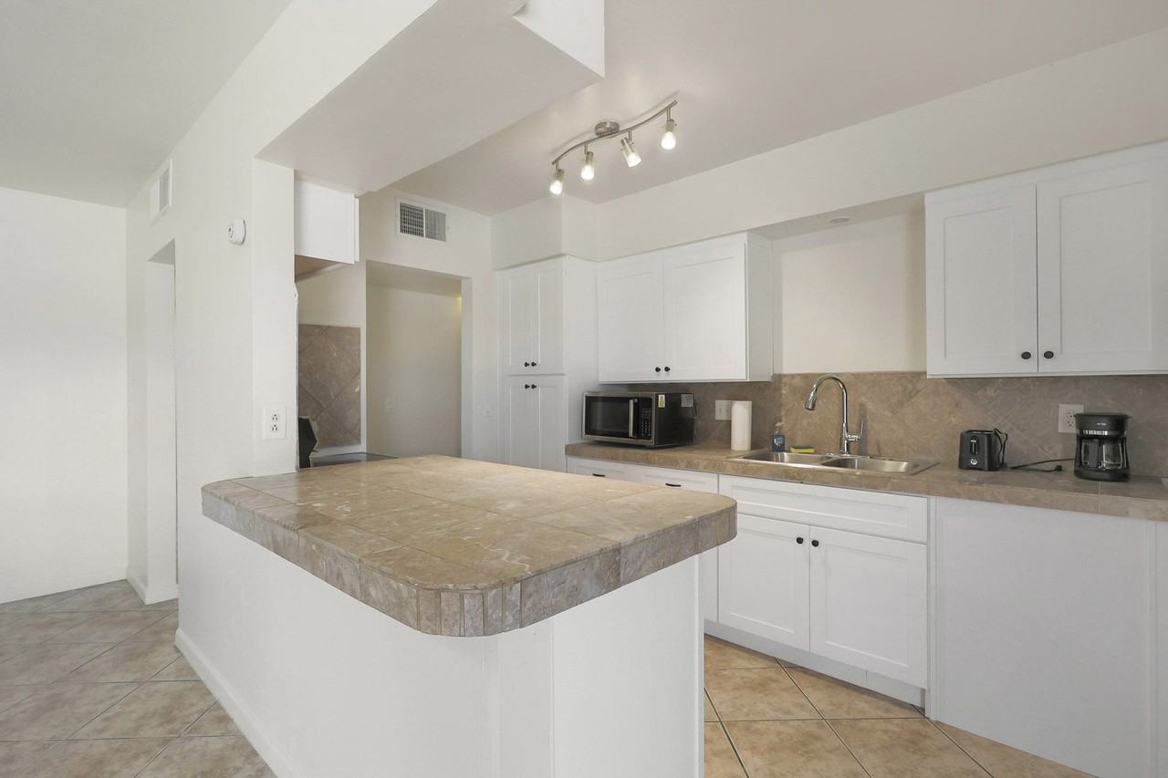 W Linda Ln - Photo 4 of 17